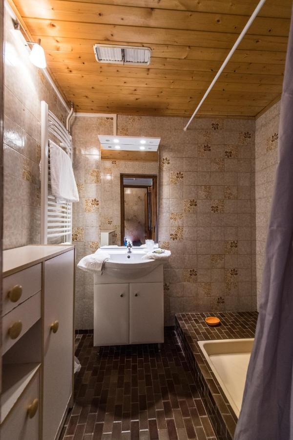Les Sorbiers Hotel Montricher-le-Bochet Bagian luar foto